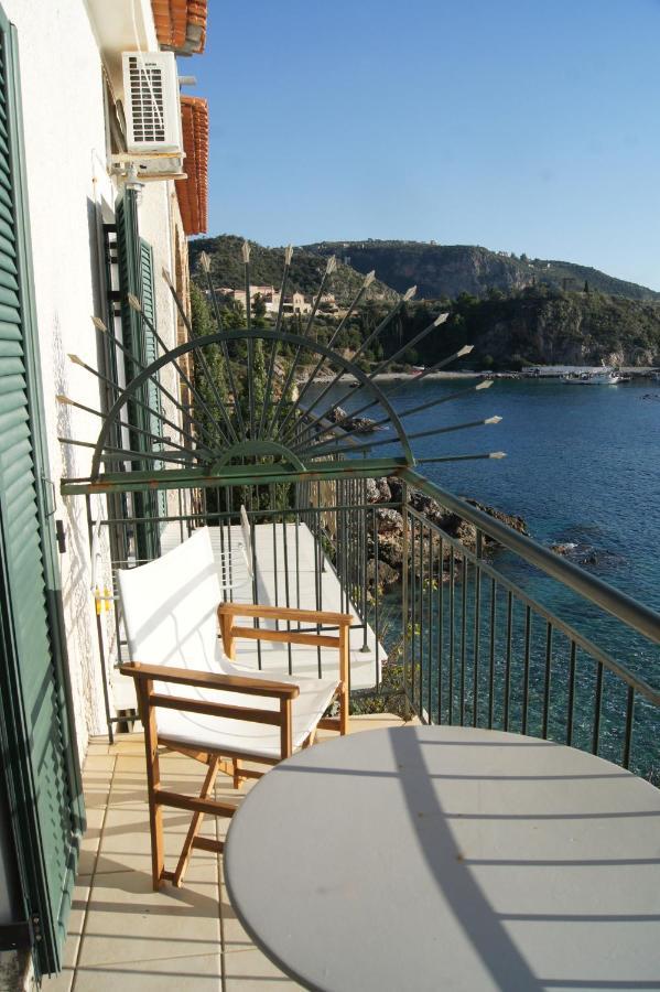 Gorgones, Sea-Front, Great View Aparthotel Kardhamili Exteriör bild